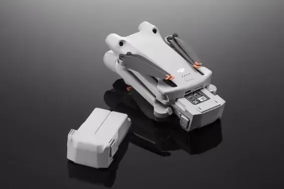 درون DJI Mini 3 Series Intelligent Flight Battery Plus — صورة 3